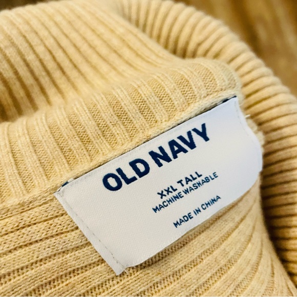 Old Navy Cropped Rib-Knit Turtleneck Sweater - Picture 6 of 7
